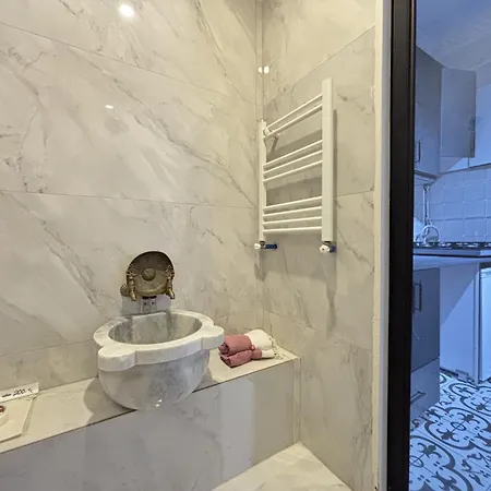 Stylish 1br W Private Turkish Bath • Near Galata *