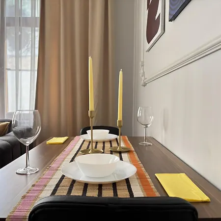 Stylish 1br W Private Turkish Bath • Near Galata Lägenhet