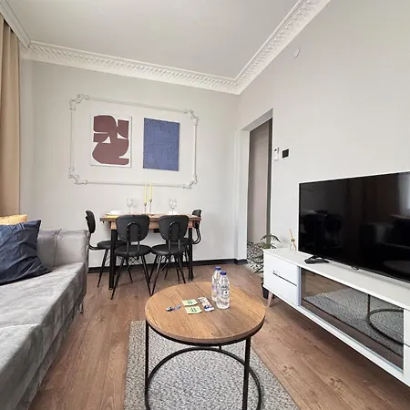 Stylish 1br W Private Turkish Bath • Near Galata Lägenhet Istanbul